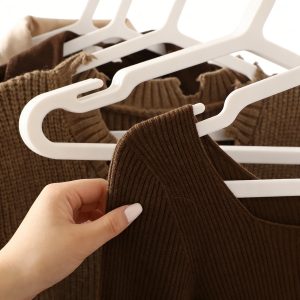 Space-Saving Plastic Hangers with Hook(50-pack)